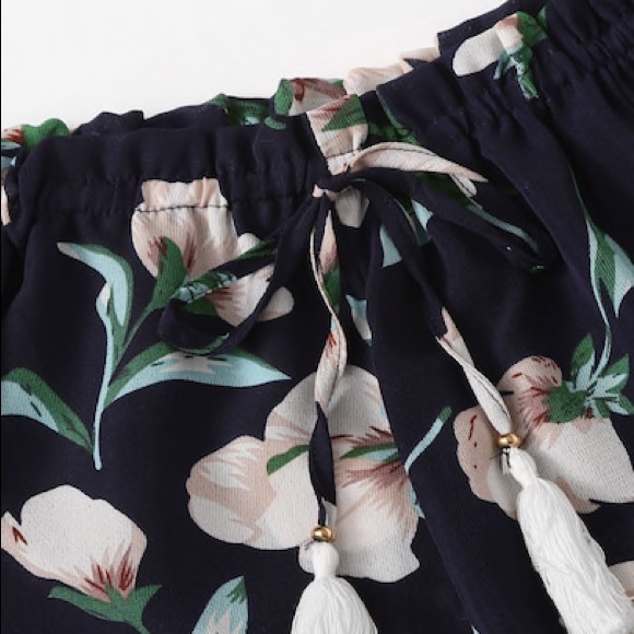 NWT Floral Shorts Medium - Picture 4 of 6